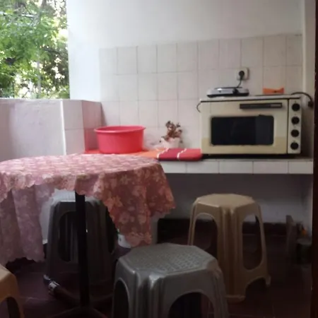 לינה וארוחת בוקר аria בורגאס