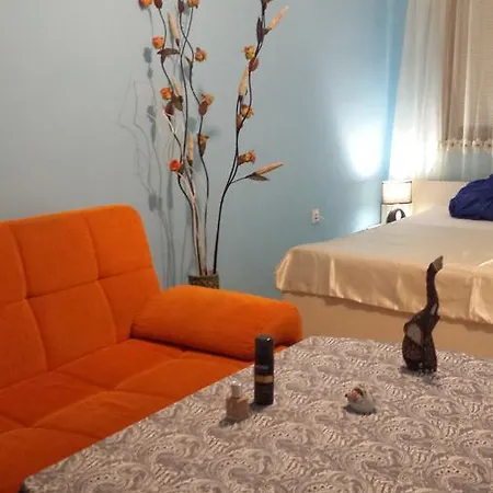 לינה וארוחת בוקר аria